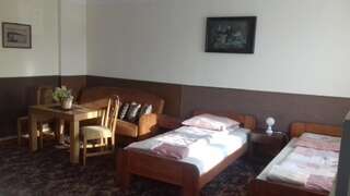 Хостелы Hostel JAX Торунь Двухместный номер с 2 двуспальными кроватями-6