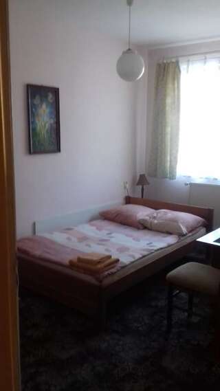 Хостелы Hostel JAX Торунь Двухместный номер с 2 двуспальными кроватями-5